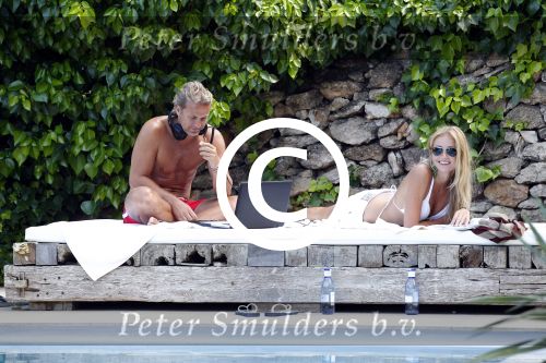 Ibiza 2 mei 2012
John Ewbank en zijn nieuwe vriendin Kelly Weekers op vakantie op ibiza.
Peter Smulders bv