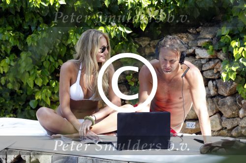 Ibiza 2 mei 2012
John Ewbank en zijn nieuwe vriendin Kelly Weekers op vakantie op ibiza.
Peter Smulders bv