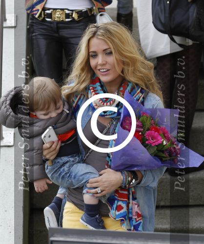 Lausanne, 17 en 18 Mei 2012
Nederlands elftal op traingskamp op weg naar het EK 2012
John Heitinga met zijn vrouw Charlotte Heitinga-Zenden en hun kinderen
Foto Peter Smulders BV