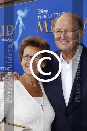Rotterdam, 16 Juni 2012
Premiere Musical Little Mermaid in het Nieuwe Luxor theater
Joop v d Ende met zijn vrouw Janine v d Ende
Foto Peter Smulders BV