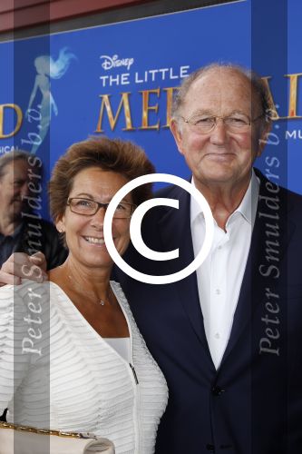 Rotterdam, 16 Juni 2012
Premiere Musical Little Mermaid in het Nieuwe Luxor theater
Joop v d Ende met zijn vrouw Janine v d Ende
Foto Peter Smulders BV