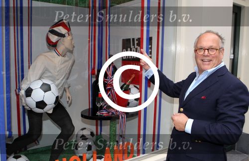 Amsterdam 8 mei 2012
Afscheid John Lukken van Beau Monde en aankondiging nieuwe hoofdredaktrice Mies de Vries bij le Garage. Joop Braakhekke
Peter Smulders bv