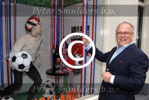 Amsterdam 8 mei 2012
Afscheid John Lukken van Beau Monde en aankondiging nieuwe hoofdredaktrice Mies de Vries bij le Garage. Joop Braakhekke
Peter Smulders bv