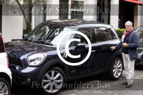 Amsterdam 8 mei 2012
Afscheid John Lukken van Beau Monde en aankondiging nieuwe hoofdredaktrice Mies de Vries bij le Garage. Joop Braakhekke met mini cooper Countryman
Peter Smulders bv