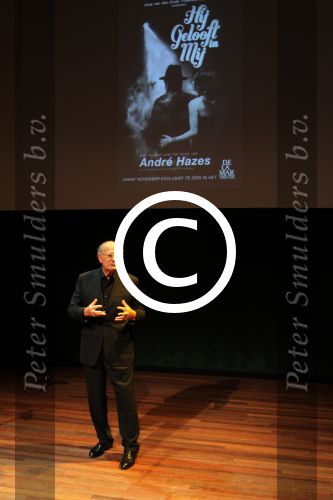 Amsterdam 31 mei 2012
Joop v d Ende presenteert de cast van de Andre Hazes musical met oa Martijn Fischer (Andre) Chantal janzen ( Rachel) Cees Geel Hajo Bruins en Doris Baaten. Regie is in handen van Ruut Weissman en Kees Prins. Presentatie was in het nieuwe de la mar theater.
Peter Smulders bv