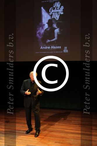 Amsterdam 31 mei 2012
Joop v d Ende presenteert de cast van de Andre Hazes musical met oa Martijn Fischer (Andre) Chantal janzen ( Rachel) Cees Geel Hajo Bruins en Doris Baaten. Regie is in handen van Ruut Weissman en Kees Prins. Presentatie was in het nieuwe de la mar theater.
Peter Smulders bv