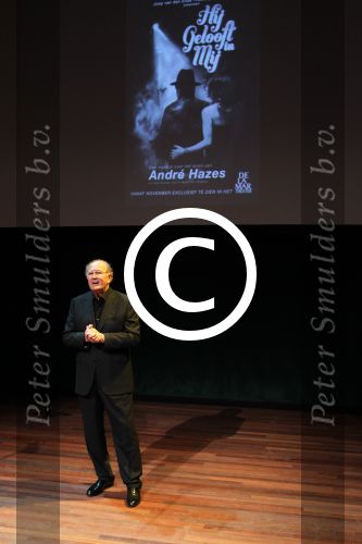 Amsterdam 31 mei 2012
Joop v d Ende presenteert de cast van de Andre Hazes musical met oa Martijn Fischer (Andre) Chantal janzen ( Rachel) Cees Geel Hajo Bruins en Doris Baaten. Regie is in handen van Ruut Weissman en Kees Prins. Presentatie was in het nieuwe de la mar theater.
Peter Smulders bv
