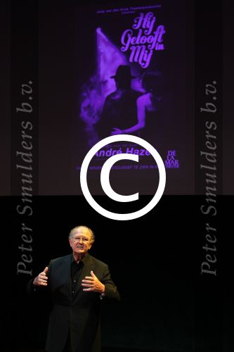 Amsterdam 31 mei 2012
Joop v d Ende presenteert de cast van de Andre Hazes musical met oa Martijn Fischer (Andre) Chantal janzen ( Rachel) Cees Geel Hajo Bruins en Doris Baaten. Regie is in handen van Ruut Weissman en Kees Prins. Presentatie was in het nieuwe de la mar theater.
Peter Smulders bv