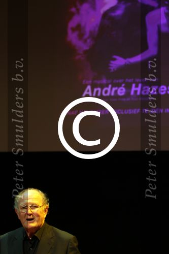 Amsterdam 31 mei 2012
Joop v d Ende presenteert de cast van de Andre Hazes musical met oa Martijn Fischer (Andre) Chantal janzen ( Rachel) Cees Geel Hajo Bruins en Doris Baaten. Regie is in handen van Ruut Weissman en Kees Prins. Presentatie was in het nieuwe de la mar theater.
Peter Smulders bv