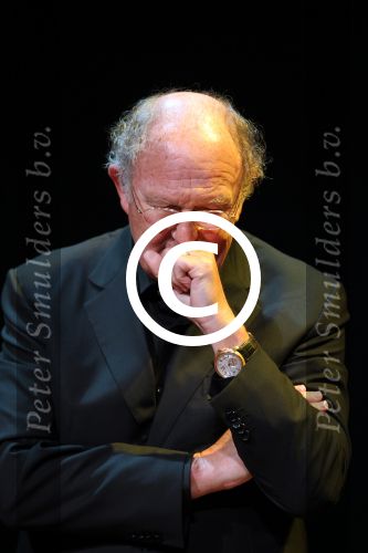 Amsterdam 31 mei 2012
Joop v d Ende presenteert de cast van de Andre Hazes musical met oa Martijn Fischer (Andre) Chantal janzen ( Rachel) Cees Geel Hajo Bruins en Doris Baaten. Regie is in handen van Ruut Weissman en Kees Prins. Presentatie was in het nieuwe de la mar theater.
Peter Smulders bv