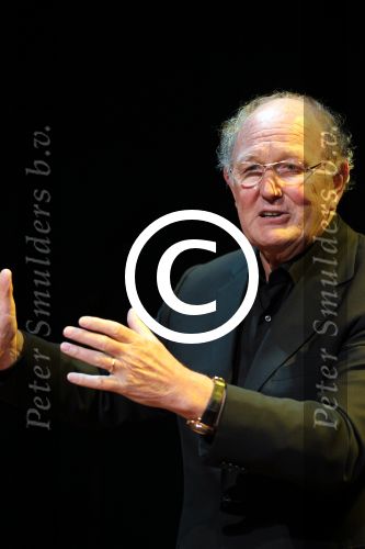 Amsterdam 31 mei 2012
Joop v d Ende presenteert de cast van de Andre Hazes musical met oa Martijn Fischer (Andre) Chantal janzen ( Rachel) Cees Geel Hajo Bruins en Doris Baaten. Regie is in handen van Ruut Weissman en Kees Prins. Presentatie was in het nieuwe de la mar theater.
Peter Smulders bv