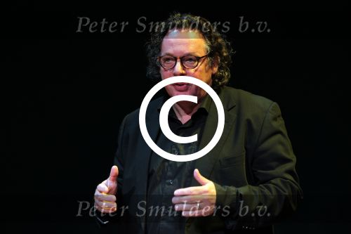 Amsterdam 31 mei 2012
Joop v d Ende presenteert de cast van de Andre Hazes musical met oa Martijn Fischer (Andre) Chantal janzen ( Rachel) Cees Geel Hajo Bruins en Doris Baaten. Regie is in handen van Ruut Weissman en Kees Prins. Presentatie was in het nieuwe de la mar theater.
Peter Smulders bv