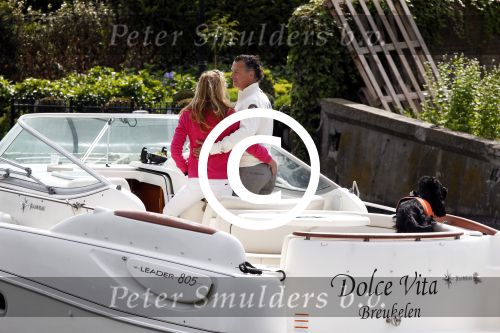 Breukelen 13 mei 2012
Jurgen Smit en Milika Peterzon weer helemaal verliefd op hun boot met de hond aan het varen.
Peter Smulders bv