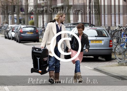 Amsterdam 4 maart 2012
Katja Romer Schuurman en Thijs Romer op straat in Amsterdam en in hun porsche 911 cabrio.
Peter Smulders bv