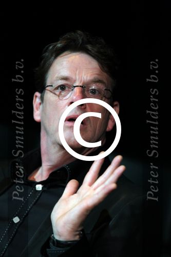 Amsterdam 31 mei 2012
Joop v d Ende presenteert de cast van de Andre Hazes musical met oa Martijn Fischer (Andre) Chantal janzen ( Rachel) Cees Geel Hajo Bruins en Doris Baaten. Regie is in handen van Ruut Weissman en Kees Prins. Presentatie was in het nieuwe de la mar theater.
Peter Smulders bv