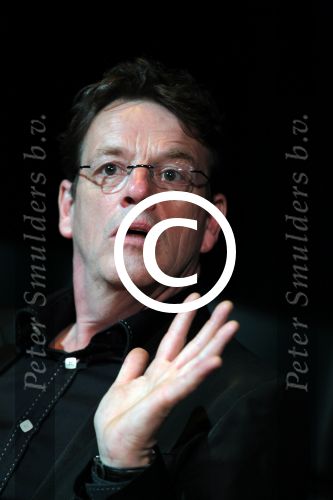 Amsterdam 31 mei 2012
Joop v d Ende presenteert de cast van de Andre Hazes musical met oa Martijn Fischer (Andre) Chantal janzen ( Rachel) Cees Geel Hajo Bruins en Doris Baaten. Regie is in handen van Ruut Weissman en Kees Prins. Presentatie was in het nieuwe de la mar theater.
Peter Smulders bv