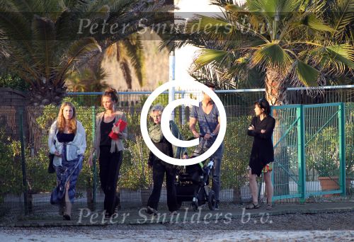 ibiza 2 mei 2012
Jan Kooijman achter de kinderwagen met zijn dochter en vriendin tijdens opnames verliefd op ibiza alsmede Sanne Vogel en Kim Feenstra.
Peter Smulders bv
