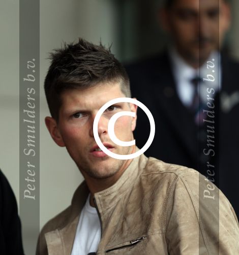 Amsterdam 4 juni 2012
Vertrek Nederlands elftal v.a. het Hilton hotel naar het EK in Oekraine en Polen.
Klaas Jan Huntelaar met zijn gezinnetje
Peter Smulders bv