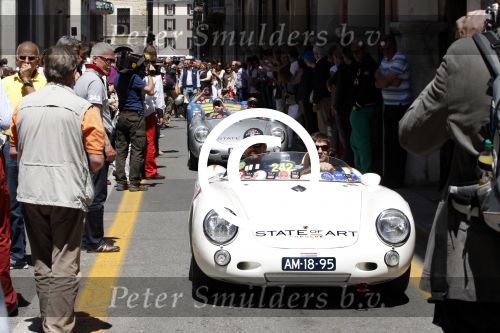 Brescia 16 en 17 mei 2012
State of Art is sponsor van de mille miglia en rijdt met div rijders in hun porsches spyder. Oa Jan Peter Balkenende Koen Wauters en jan Kees de Jager rijden mee.
Peter Smulders bv
Peter Smulders bv