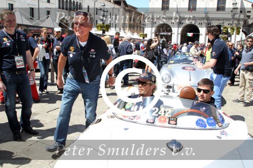 Brescia 16 en 17 mei 2012
State of Art is sponsor van de mille miglia en rijdt met div rijders in hun porsches spyder. Oa Jan Peter Balkenende Koen Wauters en jan Kees de Jager rijden mee.
Peter Smulders bv
Peter Smulders bv