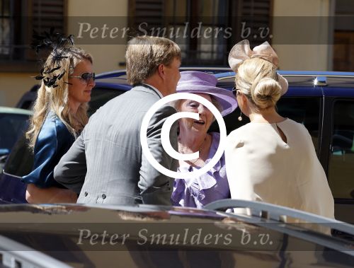 Florence 16 juni 2012
Trouwen Prinses Carolina de Borbon Parma en Albert Brenninkmeijer in de basilica di san Miniato al Monte. Koningin Beatrix met prinses Mabel Prins Willem Alexander en Prinses Maxima
Peter Smulders bv
