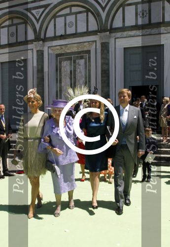 Florence 16 juni 2012
Trouwen Prinses Carolina de Borbon Parma en Albert Brenninkmeijer in de basilica di san Miniato al Monte. Koningin Beatrix met prinses Mabel Prins Willem Alexander en Prinses Maxima
Peter Smulders bv