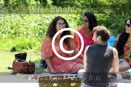 Amsterdam 23 mei 2012
Yolanthe Sneijder Cabau v Kasbergen met oa Lauretta Gerards en andere vrienden in het vondelpark.
Peter Smulders bv