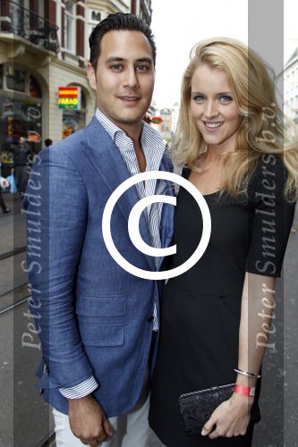Amsterdam 14 juni 2012
Bachelor uitreiking in club Air van Jackie. Liza Sips met vriend
Peter Smulders bv