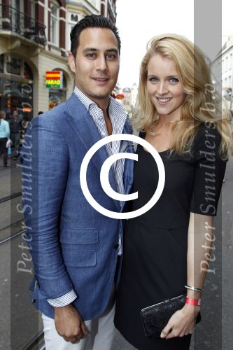 Amsterdam 14 juni 2012
Bachelor uitreiking in club Air van Jackie. Liza Sips met vriend
Peter Smulders bv