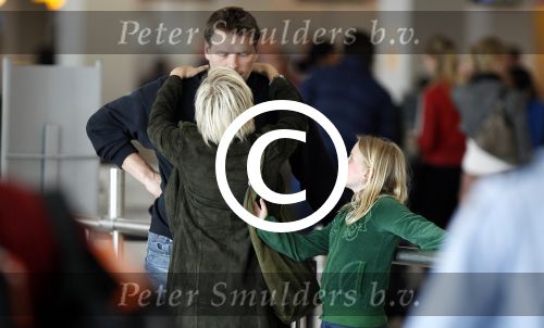 Schiphol 15 mei 2012
Rick Engelkes en Lone v Roosendaal op schiphol voor vertrek naar ibiza voor opnames verliefd op ibiza. Lone wordt weg gebracht door haar man en dochter.
Peter Smulders bv