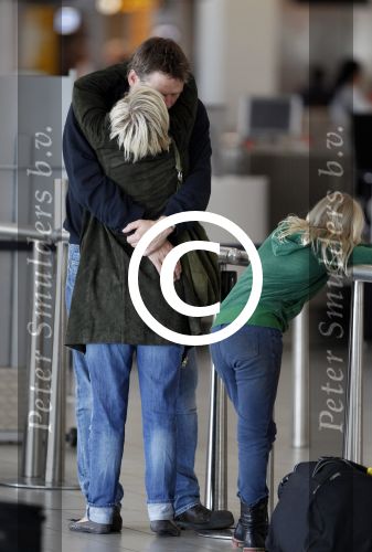 Schiphol 15 mei 2012
Rick Engelkes en Lone v Roosendaal op schiphol voor vertrek naar ibiza voor opnames verliefd op ibiza. Lone wordt weg gebracht door haar man en dochter.
Peter Smulders bv