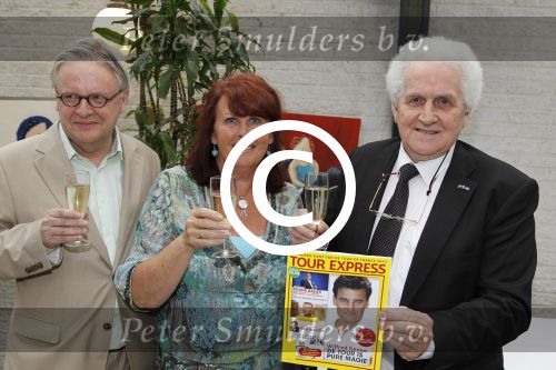 Amsterdam, 14 Juni 2012
Uitreiking eerste exemplaar Tour Express met hoofdredacteur Louis Bovee
Louis Bovee met vriendin en Rini Wagtmans
Foto Peter Smulders BV