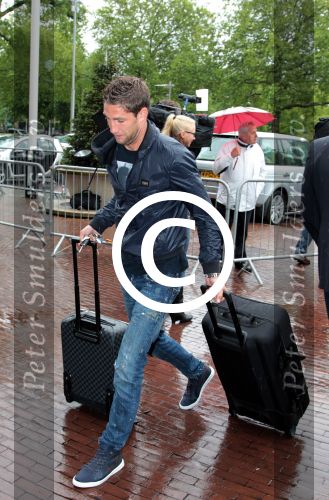 Amsterdam 4 juni 2012
Vertrek Nederlands elftal v.a. het Hilton hotel naar het EK in Oekraine en Polen.
Maarten Stekelenburg met zijn gezinnetje
Peter Smulders bv