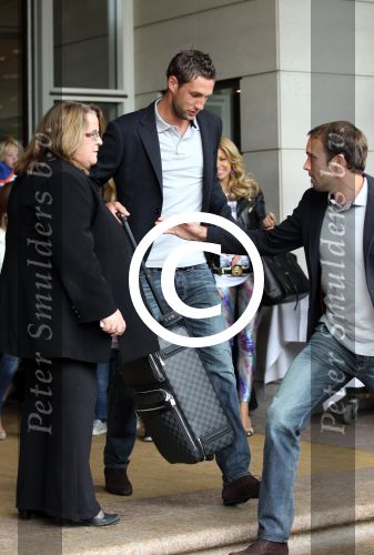 Amsterdam 4 juni 2012
Vertrek Nederlands elftal v.a. het Hilton hotel naar het EK in Oekraine en Polen.
Maarten Stekelenburg met zijn gezinnetje
Peter Smulders bv