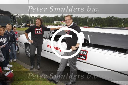 Tilburg, 12 Juni 2012
Voorstelling Musical op de basisschool Klinkers
Marco Borsato en Albert Verlinden samen voor de Limo met de tekst Vredenburg
Foto Peter Smulders BV