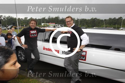 Tilburg, 12 Juni 2012
Voorstelling Musical op de basisschool Klinkers
Marco Borsato en Albert Verlinden samen voor de Limo met de tekst Vredenburg
Foto Peter Smulders BV