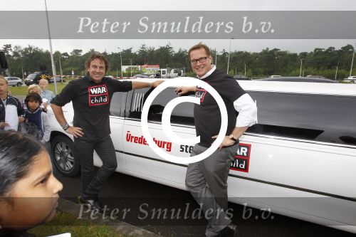Tilburg, 12 Juni 2012
Voorstelling Musical op de basisschool Klinkers
Marco Borsato en Albert Verlinden samen voor de Limo met de tekst Vredenburg
Foto Peter Smulders BV