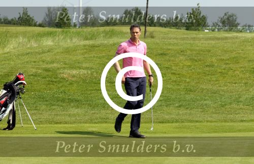 Halfweg 23 mei 2012
Uitreiking boek Willem V Hanegem door Marco v Basten op golfbaan houtrak.
Peter Smulders bv