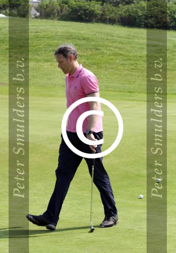 Halfweg 23 mei 2012
Uitreiking boek Willem V Hanegem door Marco v Basten op golfbaan houtrak.
Peter Smulders bv