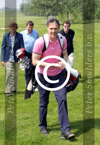 Halfweg 23 mei 2012
Uitreiking boek Willem V Hanegem door Marco v Basten op golfbaan houtrak.
Peter Smulders bv