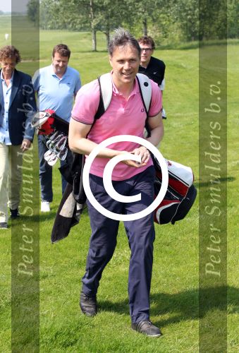 Halfweg 23 mei 2012
Uitreiking boek Willem V Hanegem door Marco v Basten op golfbaan houtrak.
Peter Smulders bv