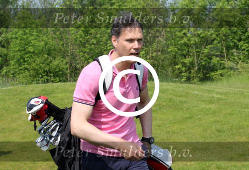 Halfweg 23 mei 2012
Uitreiking boek Willem V Hanegem door Marco v Basten op golfbaan houtrak.
Peter Smulders bv