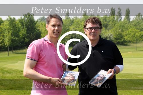 Halfweg 23 mei 2012
Uitreiking boek Willem V Hanegem door Marco v Basten op golfbaan houtrak.
Peter Smulders bv
