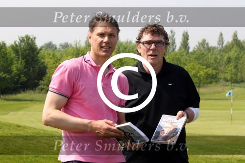 Halfweg 23 mei 2012
Uitreiking boek Willem V Hanegem door Marco v Basten op golfbaan houtrak.
Peter Smulders bv