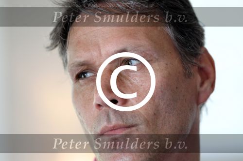 Halfweg 23 mei 2012
Uitreiking boek Willem V Hanegem door Marco v Basten op golfbaan houtrak.
Peter Smulders bv