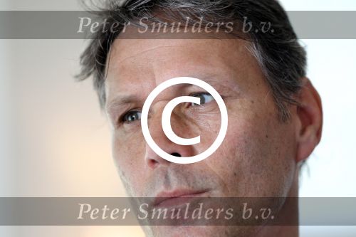 Halfweg 23 mei 2012
Uitreiking boek Willem V Hanegem door Marco v Basten op golfbaan houtrak.
Peter Smulders bv