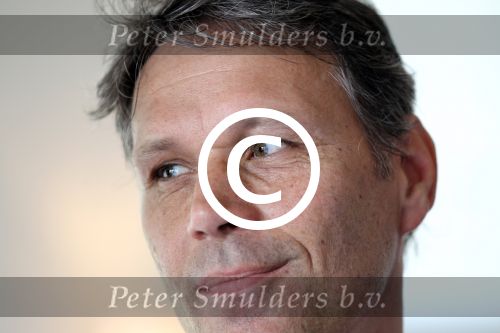 Halfweg 23 mei 2012
Uitreiking boek Willem V Hanegem door Marco v Basten op golfbaan houtrak.
Peter Smulders bv