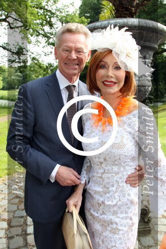 Breukelen 12 juni 2012
Haringparty op Neijenrode. Marijke Helwegen met man
Peter Smulders bv