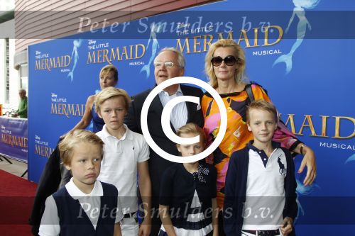 Rotterdam, 16 Juni 2012
Premiere Musical Little Mermaid in het Nieuwe Luxor theater
Marijke Schaaphok samen met Guido Maas en hun kinderen
Foto Peter Smulders BV