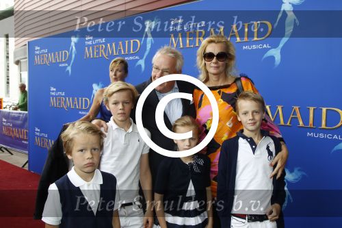 Rotterdam, 16 Juni 2012
Premiere Musical Little Mermaid in het Nieuwe Luxor theater
Marijke Schaaphok samen met Guido Maas en hun kinderen
Foto Peter Smulders BV